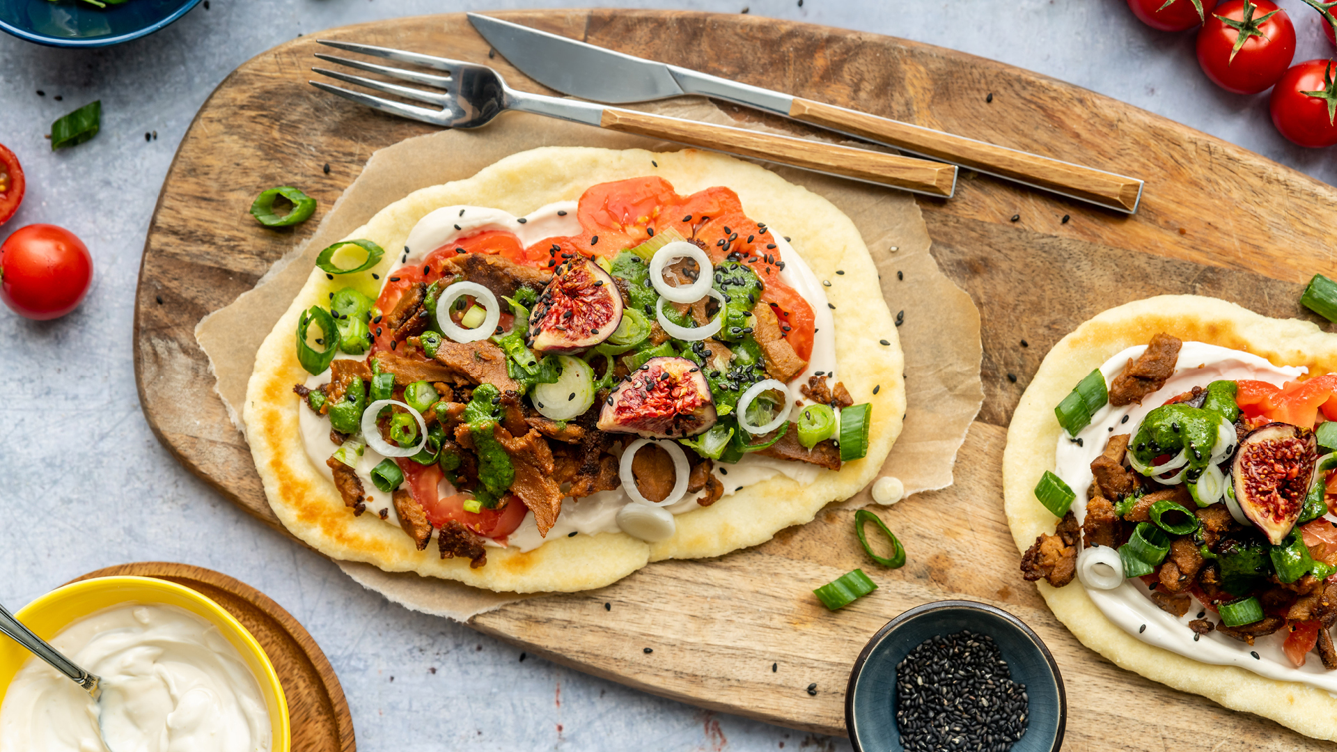 Flatbread mit endori veggie kebab koriander paprika Flatbread mit endori veggie kebab koriander paprika