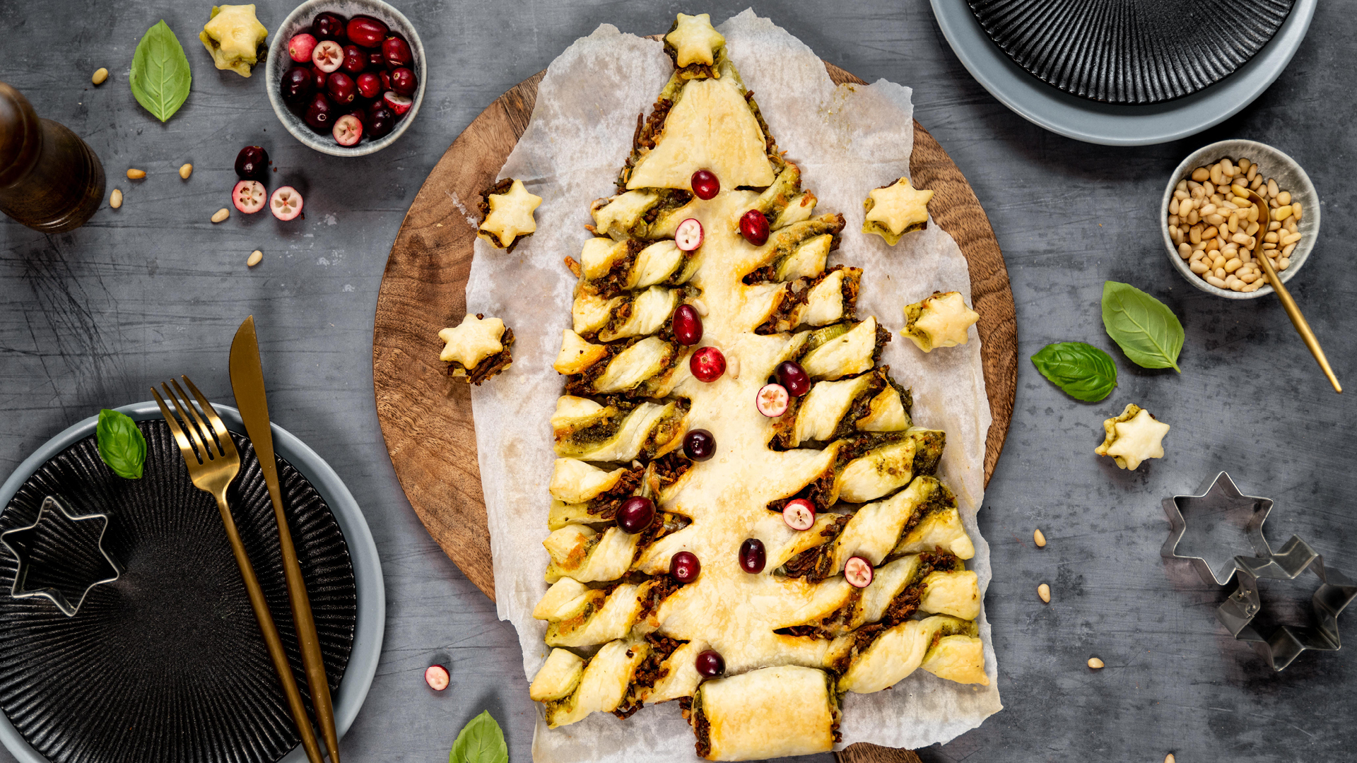 Blätterteig-Tannenbaum mit veganem Hack | endori