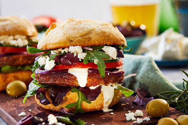Greek Style Burger mit endori veggie burger Greek Style Burger mit endori veggie burger