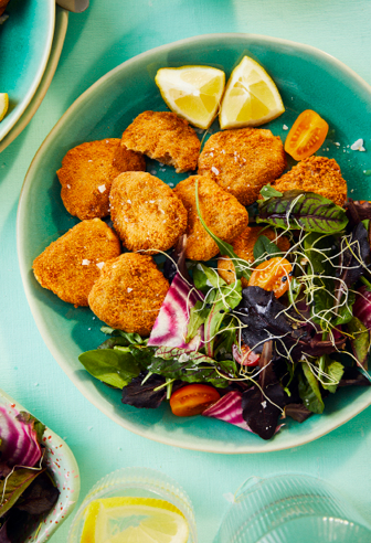 Knackiger Salat mit endori veganen Chicken Nuggets